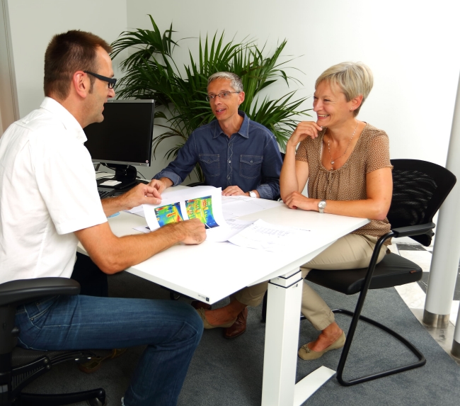 Fredy und Claudia in einem Kundengespr&auml;ch.